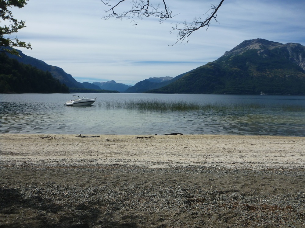 Le lago Futulaufquen depuis playa blanca